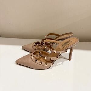 Valentino Garavani Rockstud Pebble Leather Pointed Toe Heeled Pumps Beige 39.5